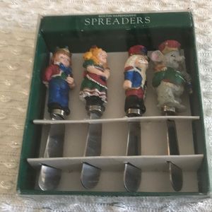 Nutcracker Spreaders